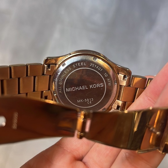 Beautiful rose gold blue face Michael Kors watch - Picture 5 of 6